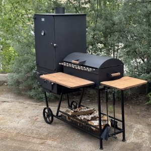 BIG SMOKEHOUSE Lauko virtuvė